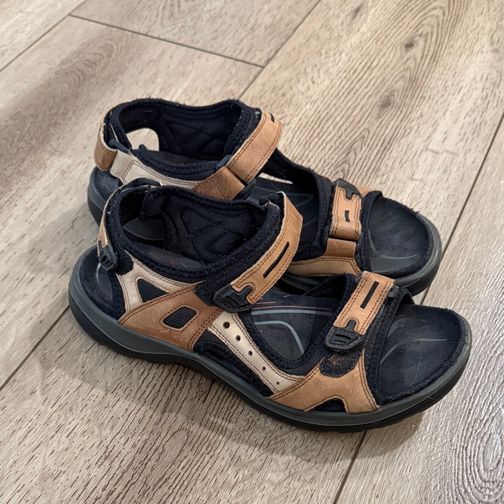 Ecco Black and Tan Leather Adjustable Sport Sandals
